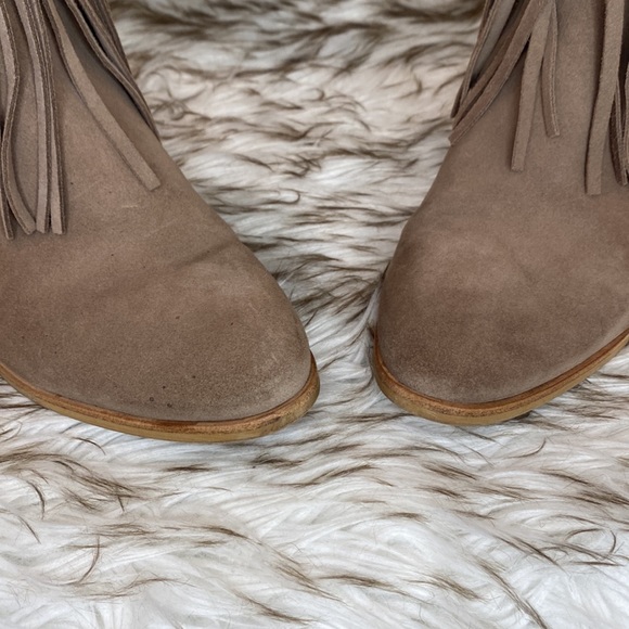 Michael Kors Billy Studded Fringe Suede Ankle Boots Tan Gold Western Size 6.5 - Picture 10 of 16